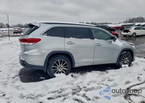2017 Toyota Highlander Se z USA, uszkodzony, nr VIN 5TDJZRFH5HS391974